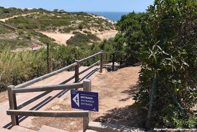 Escadaria de acesso à Praia do Carvalho, Algarve