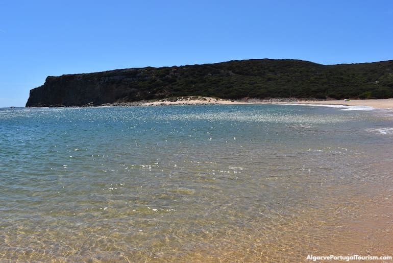 As águas calmas da Praia do Barranco, Algarve