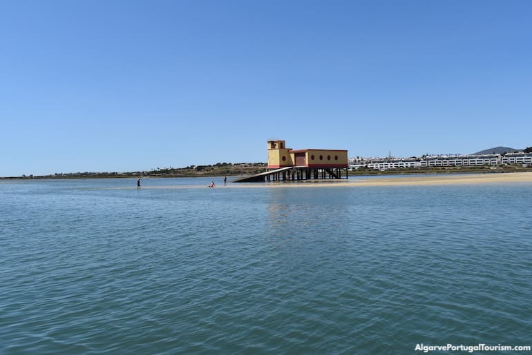 Estação de socorro na Ilha da Fuseta, Algarve