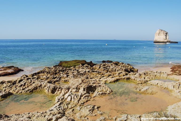 Piscinas naturais na Praia dos Caneiros, Algarve
