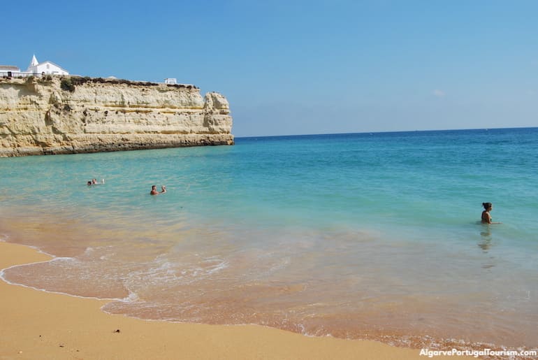 As águas calmas da Praia Nova, Algarve