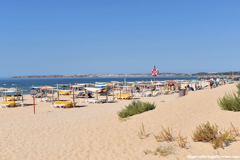 Sunshades in Praia dos Três Irmãos, Algarve